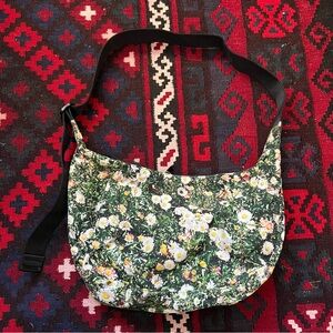 BAGGU medium crescent bag in daisy print